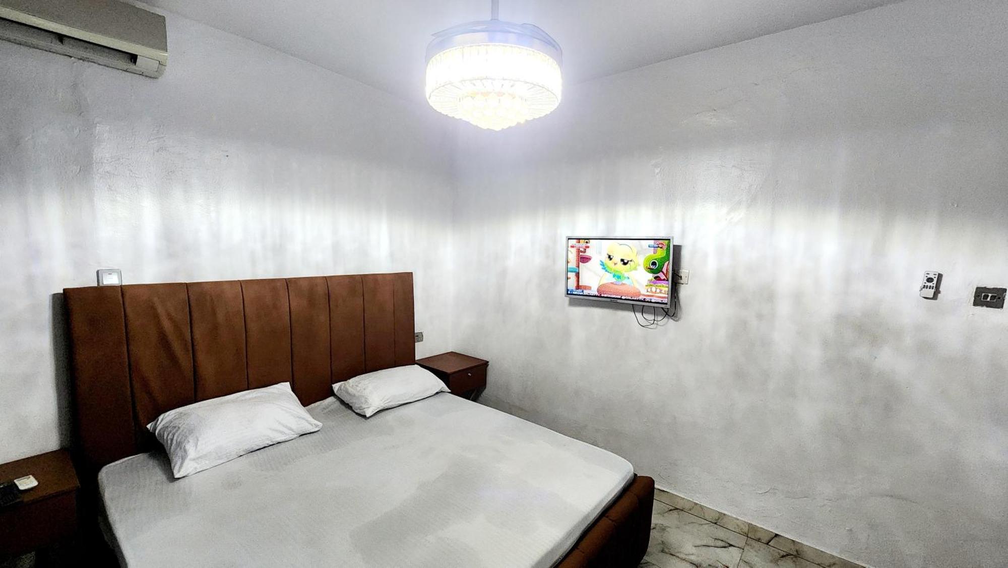 Cg Apartments Ikeja Oda fotoğraf